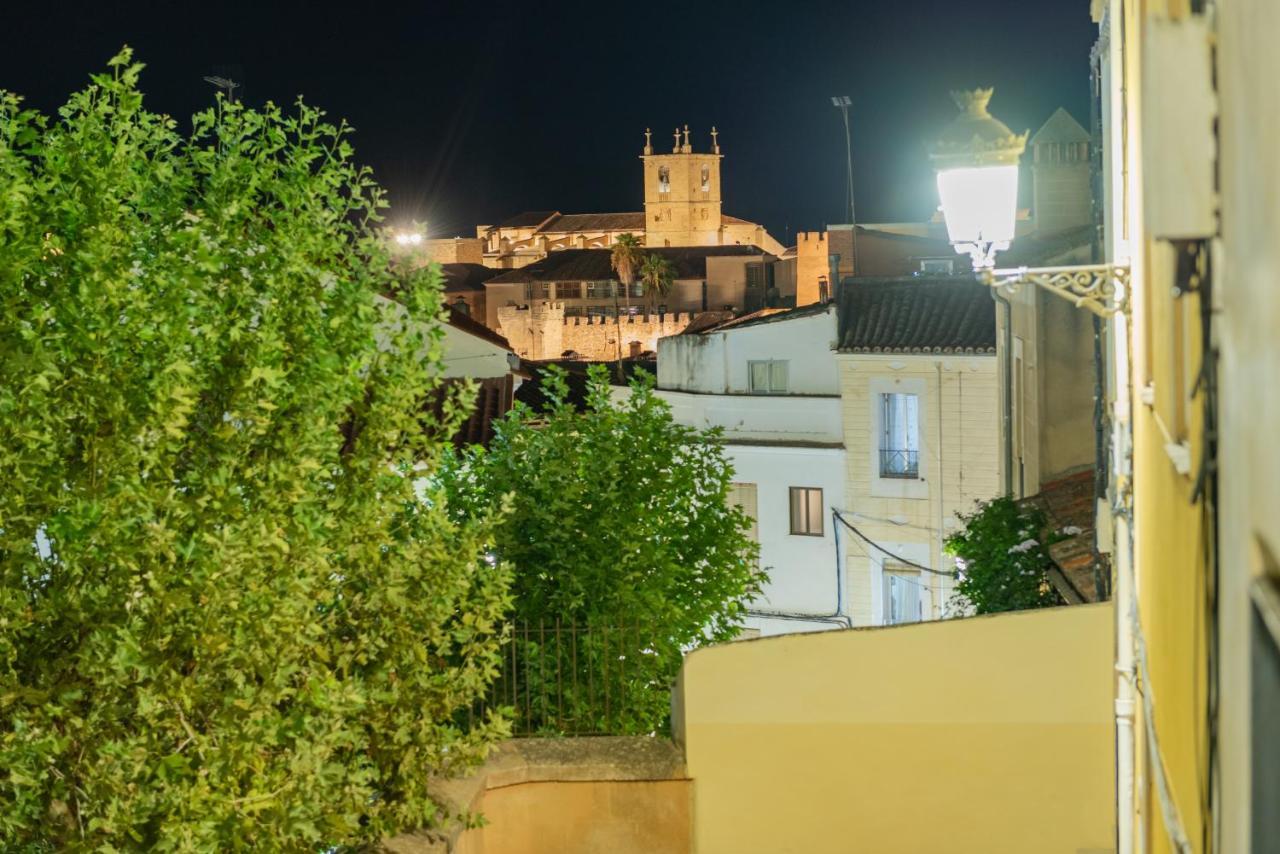 Appartement Galarza Deluxe Casa Xvi-Xvii Parking Privado Gratis à Caces Extérieur photo